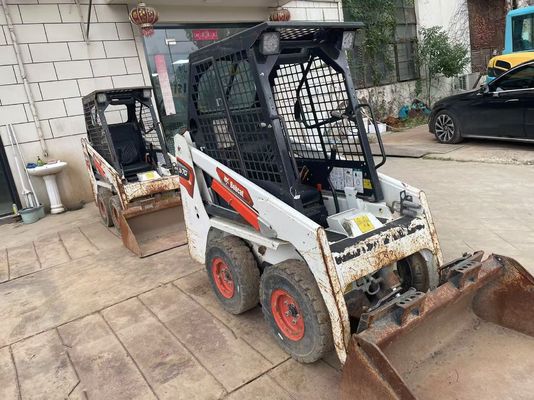 สีเดิม ใช้ Bodcat S70 Skid Steer Loader ประสิทธิภาพเชื้อเพลิง การทํางานที่มั่นคง