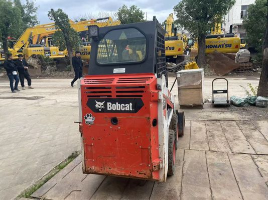 สีเดิม ใช้ Bodcat S70 Skid Steer Loader ประสิทธิภาพเชื้อเพลิง การทํางานที่มั่นคง