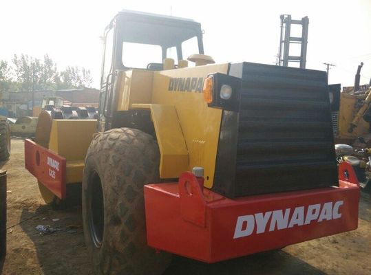 ใช้ CA25 Dynapac Single Drum Roller การทํางานที่มั่นคงกับเท้าแกะ