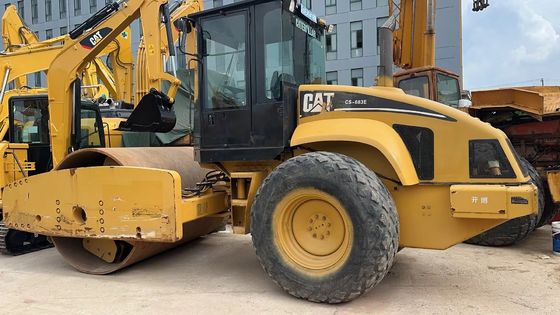 สีเดิม ใช้ Caterpillar CS-683E โรลเลอร์ถนนกลองเดียว สภาพดีเยี่ยม