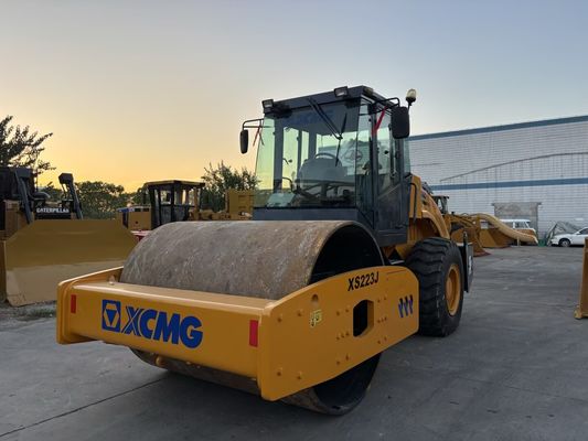 รถบดอัดแบบลูกกลิ้งเดี่ยว XCMG XS223J ใช้งานง่ายและสภาพดี