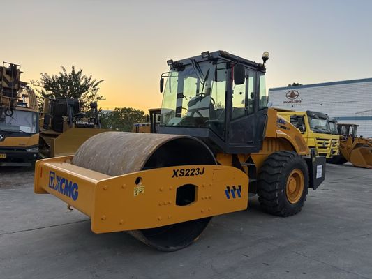 รถบดอัดแบบลูกกลิ้งเดี่ยว XCMG XS223J ใช้งานง่ายและสภาพดี