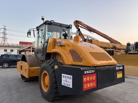 รถบดอัดแบบลูกกลิ้งเดี่ยว XCMG XS223J ใช้งานง่ายและสภาพดี