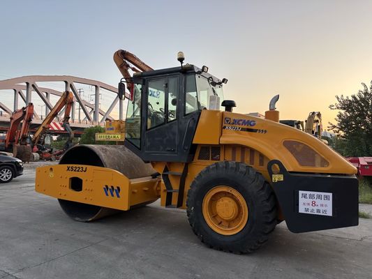 รถบดอัดแบบลูกกลิ้งเดี่ยว XCMG XS223J ใช้งานง่ายและสภาพดี
