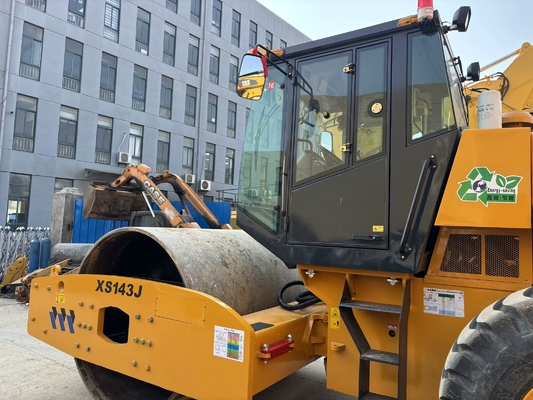 รถบดถนนแบบลูกกลิ้งเดี่ยว XCMG XS143J ขนาด 14 ตัน สภาพดีเยี่ยม